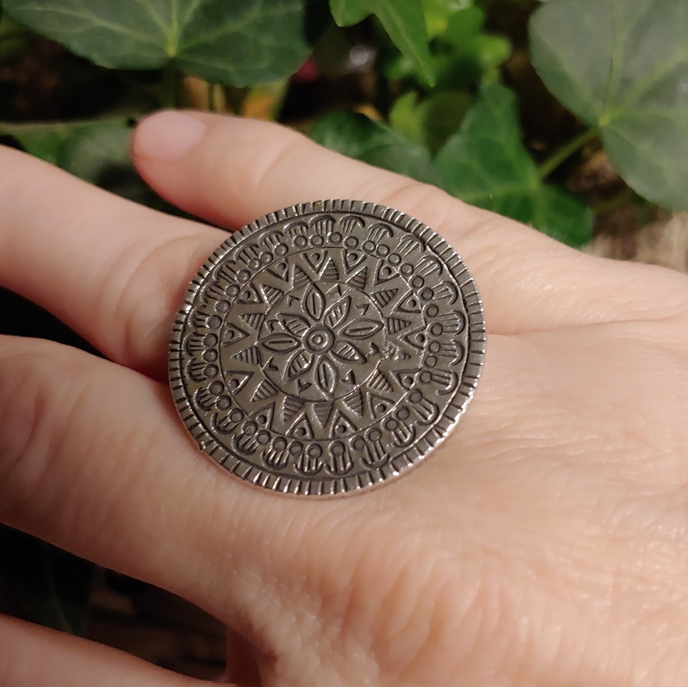 Unmarked Silver Ring With Flower Pattern - image 1